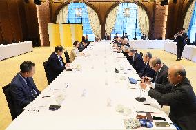 Top-Level Meeting Between the National Federation of Small and Medium-Sized Enterprise Associations and the Japanese Trade Union Confederation